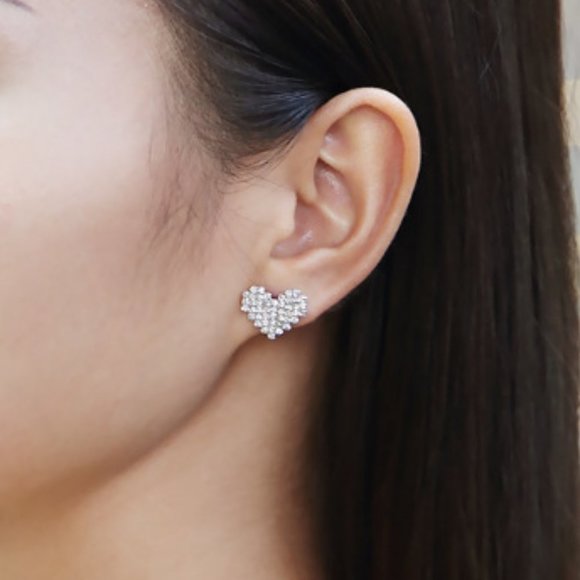 *NEW 18K White Gold Diamond Pave Heart Earrings Z - Picture 2 of 7